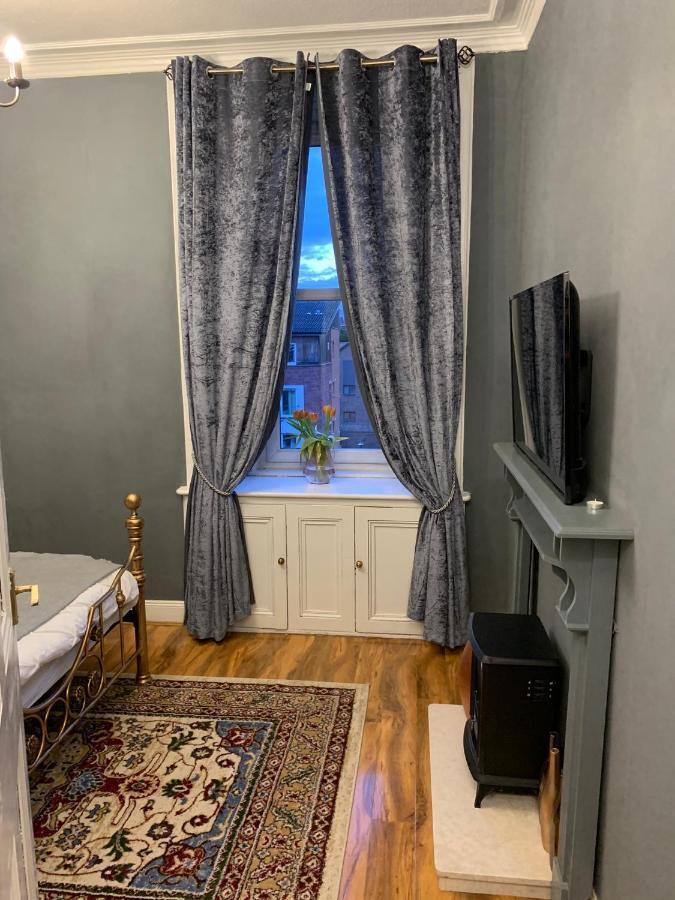 Glamours Stylish Victorian Apartment Near City Centre Edinburgh Exterior photo
